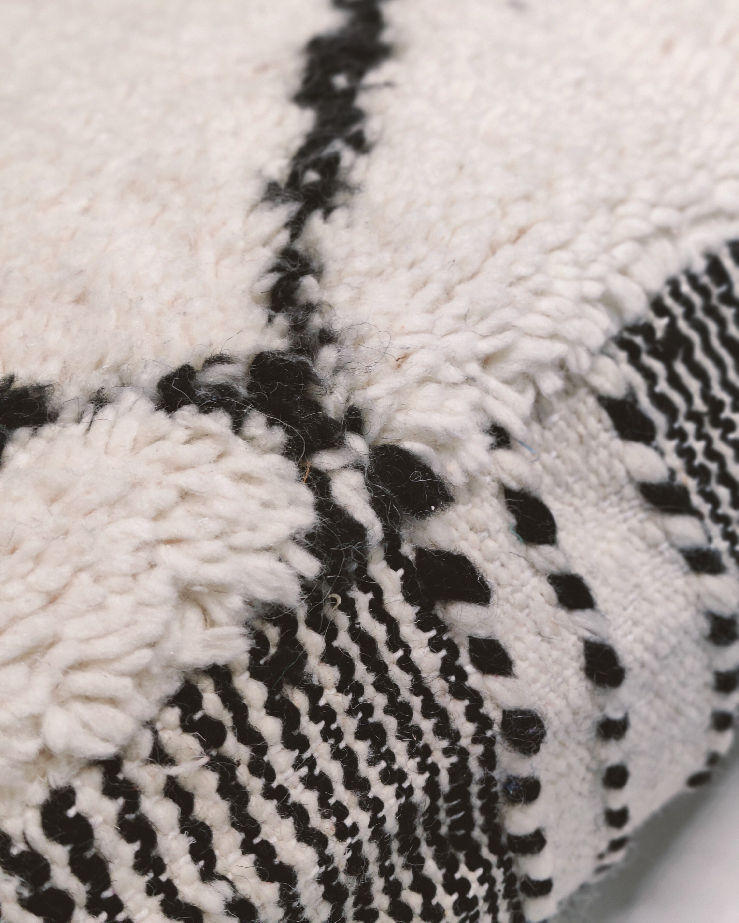 Beni Ourain und Kilim Sitzkissen Nahaufnahme