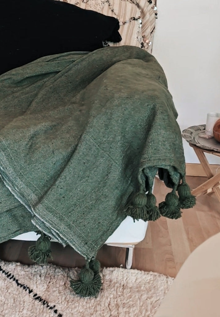 Pompom Decke oliv grün waldgrün