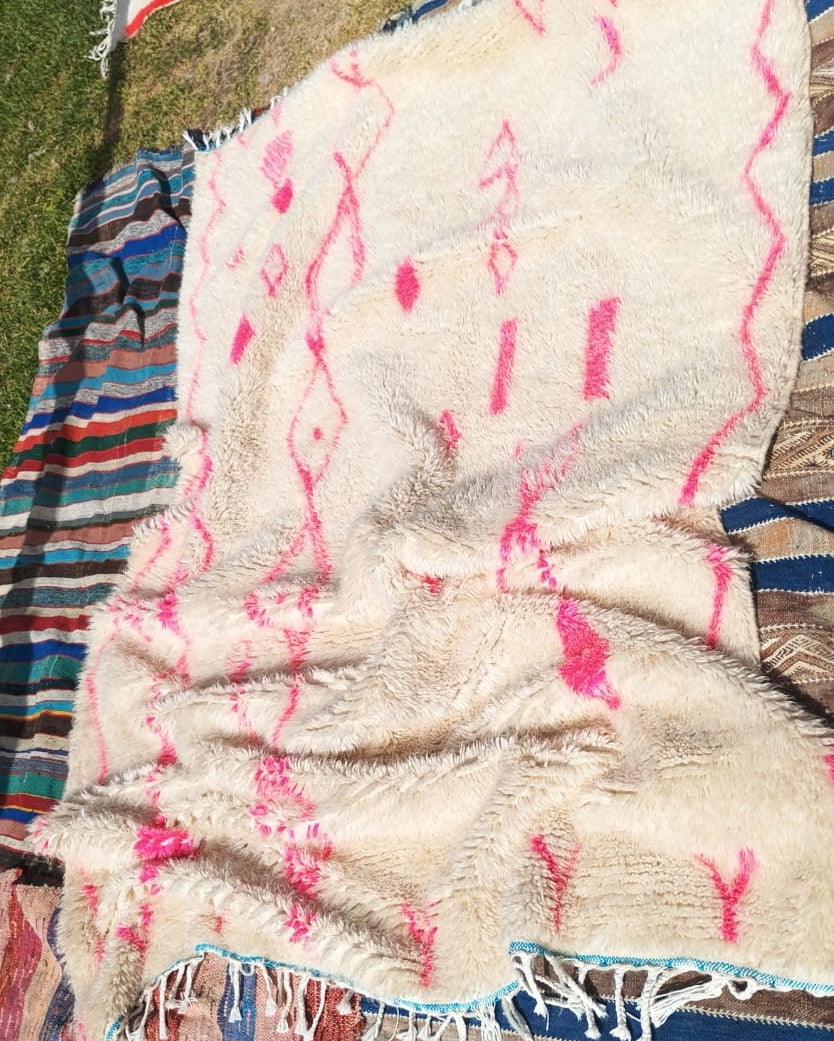 Teppich aus Wolle weiss pink