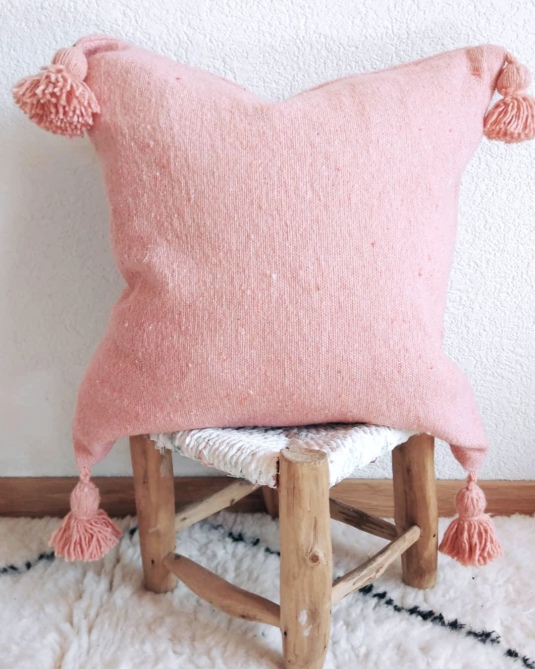 Pompom Kissen Lachsfarbe