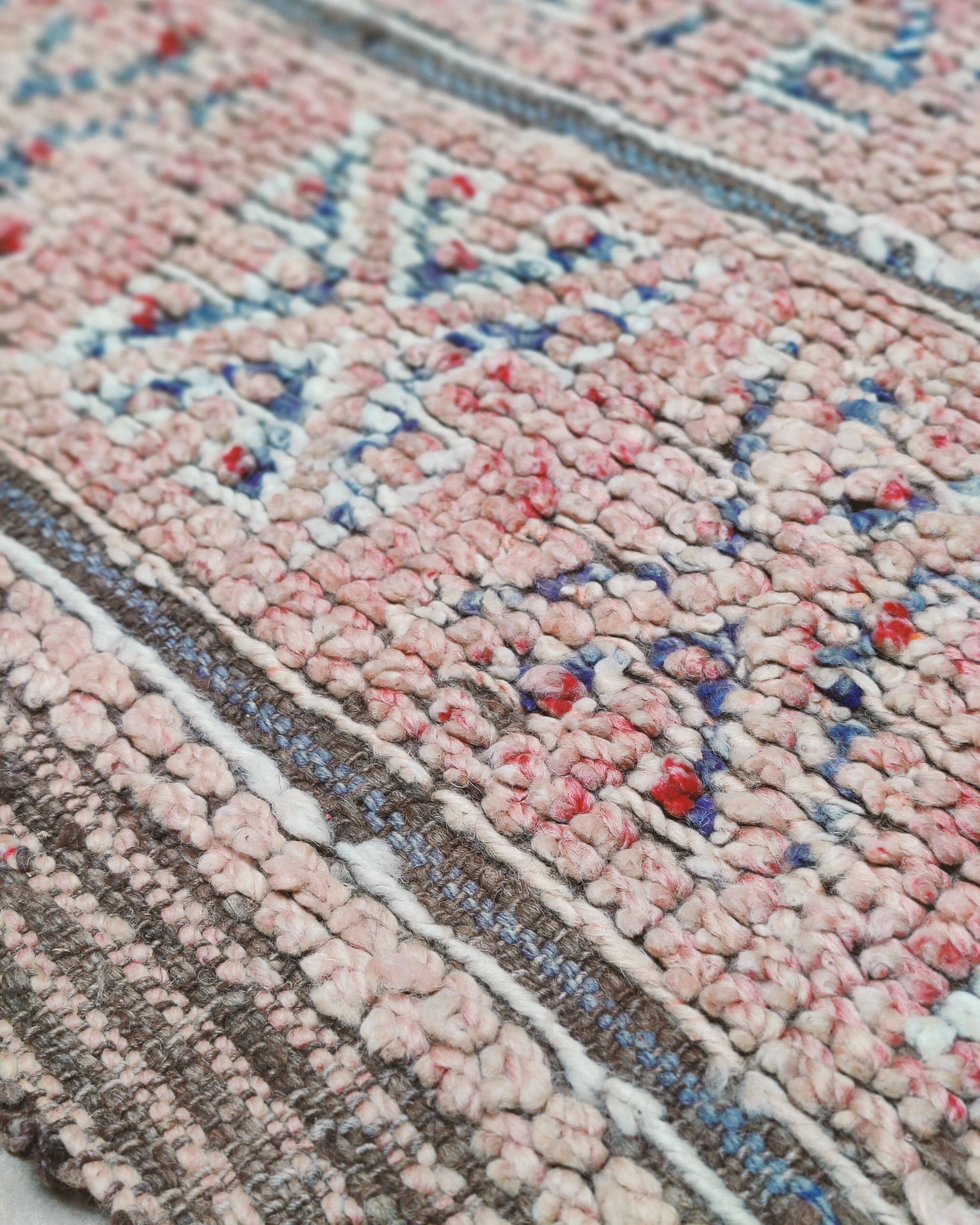 Vintage Berberteppich aus Wolle Nahaufnahme 