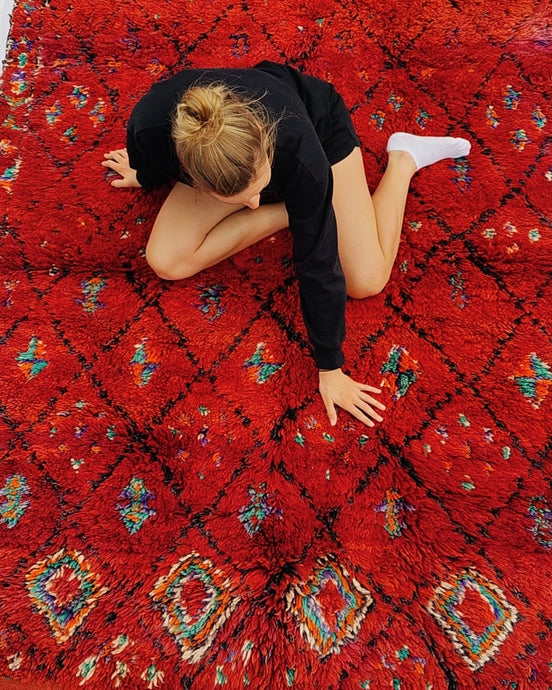 Roter Berber Teppich aus Marokko Boujaad Mrirt 
