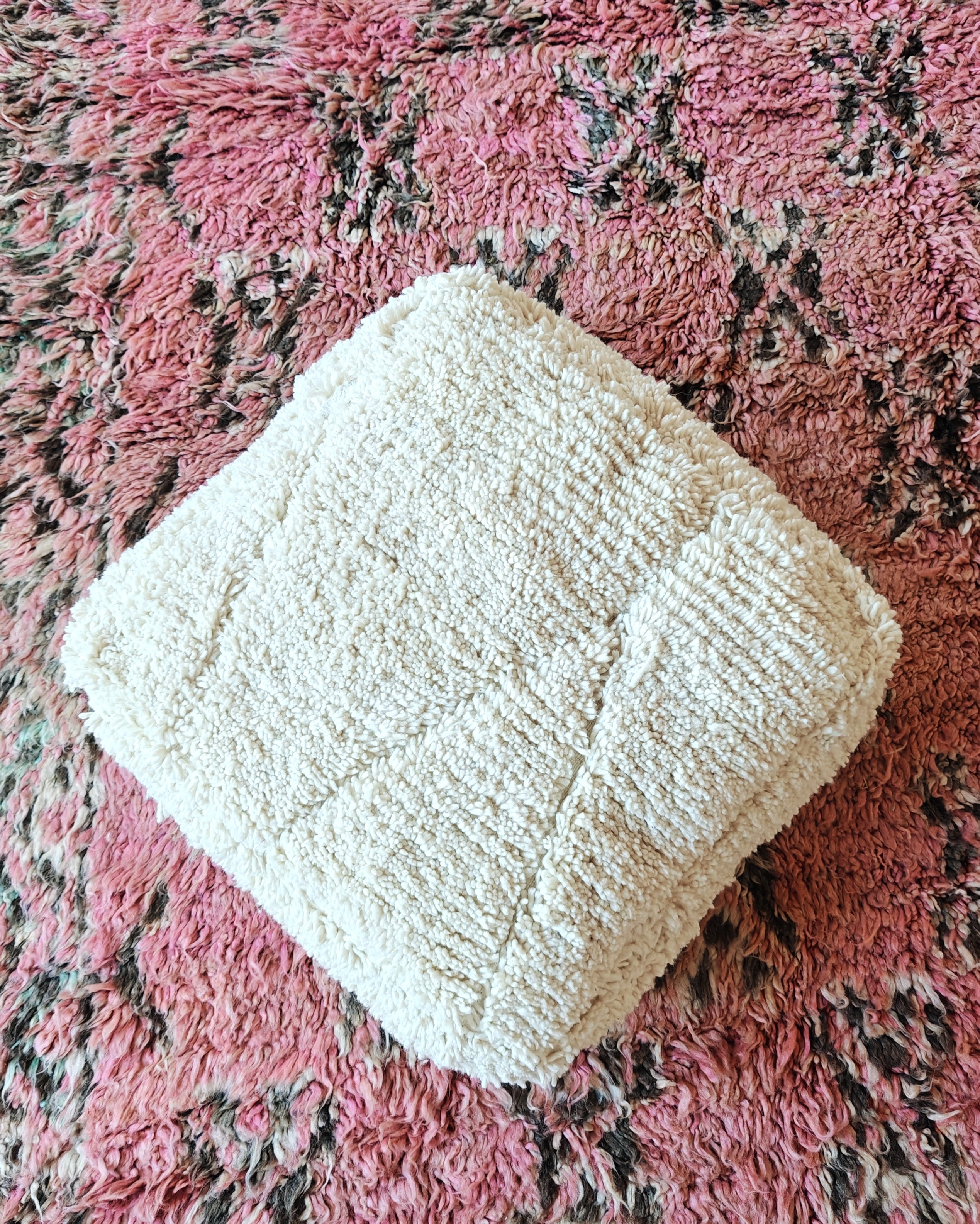 Weisses Pouf Sitzkissen aus Marokko Wolle 