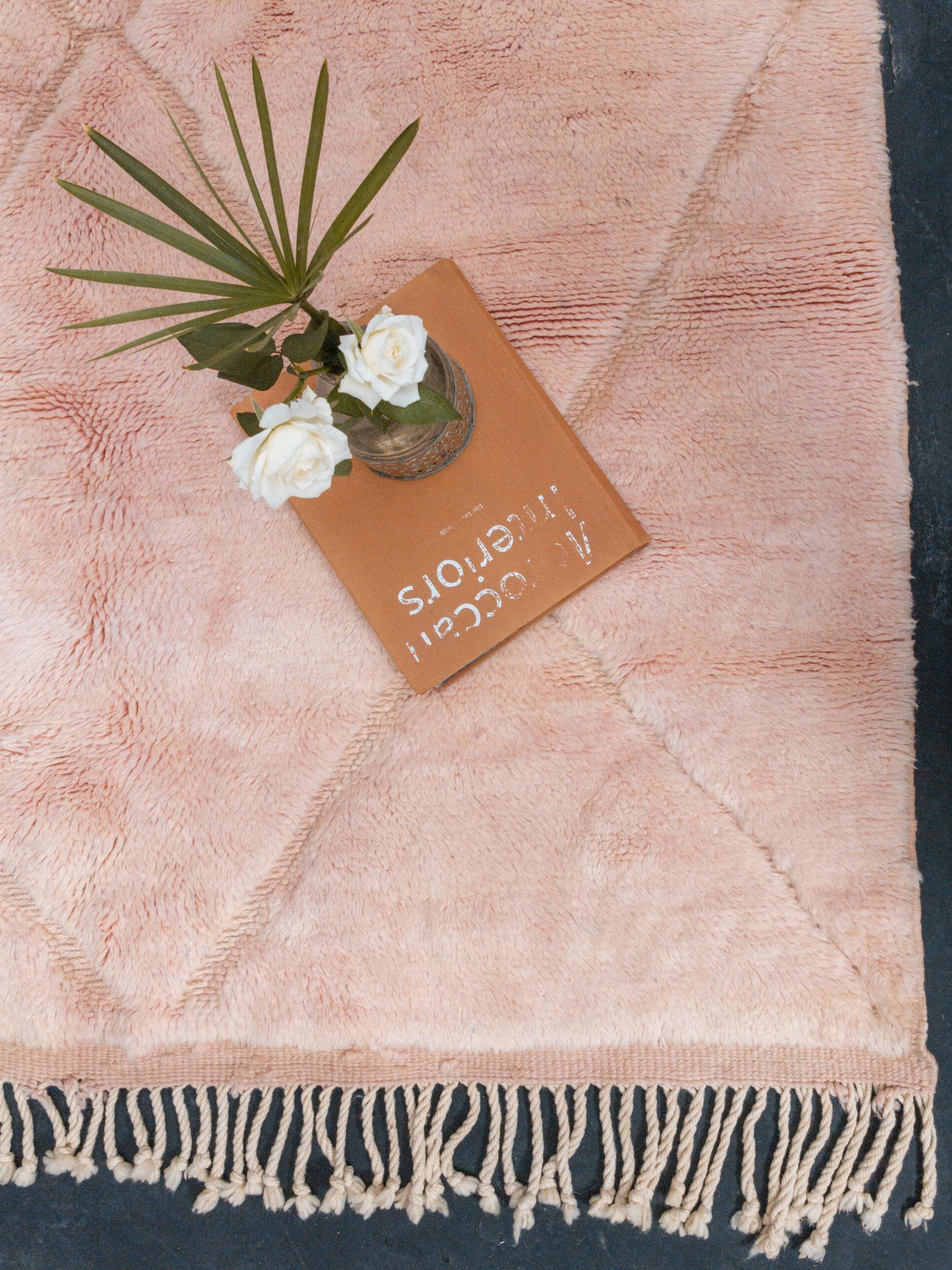 Mrirt Berber Teppich aus Marokko rosa Fransen