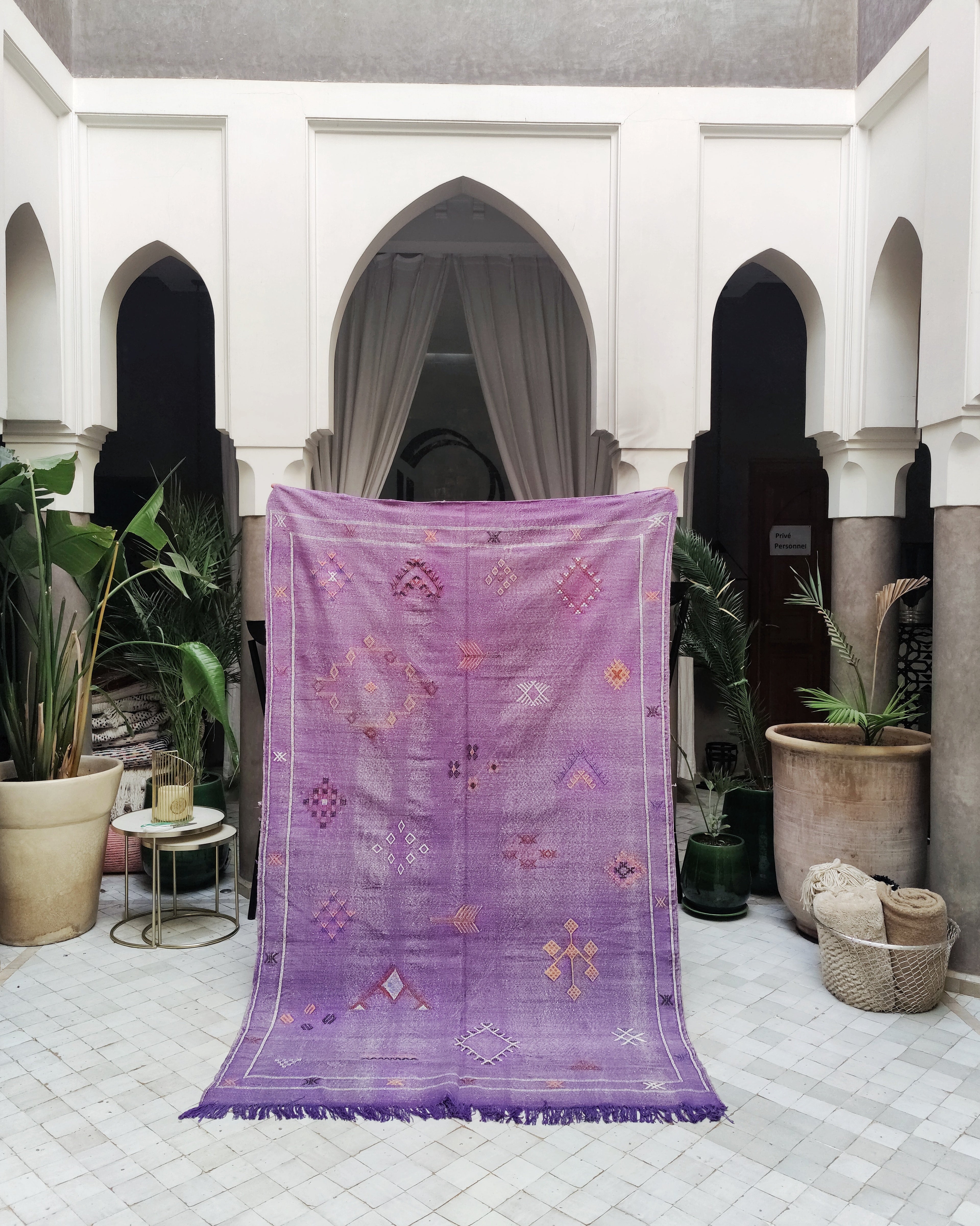Lila violett Sabra Kilim Berber Teppich aus Marokko 